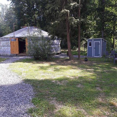 La Yourte Au Pays Des Rennes Érezée Eksteriør bilde